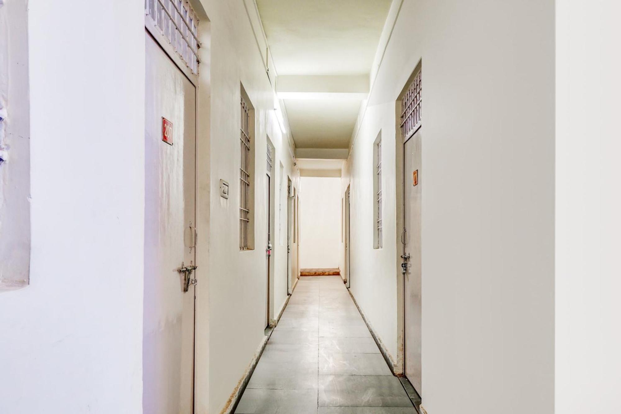 Spot On Siddhi Maa Gwalior Exterior foto